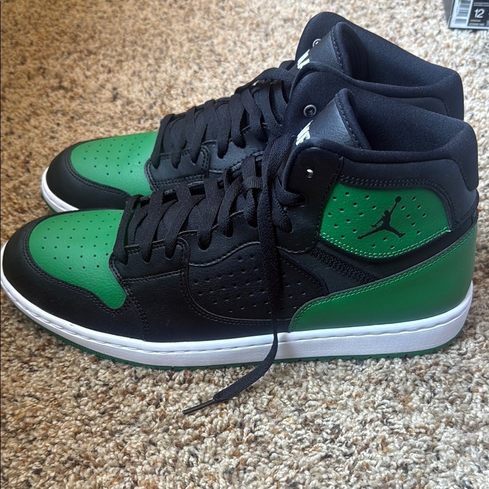 Nike Air Jordan Men's Black and Green Sneakers